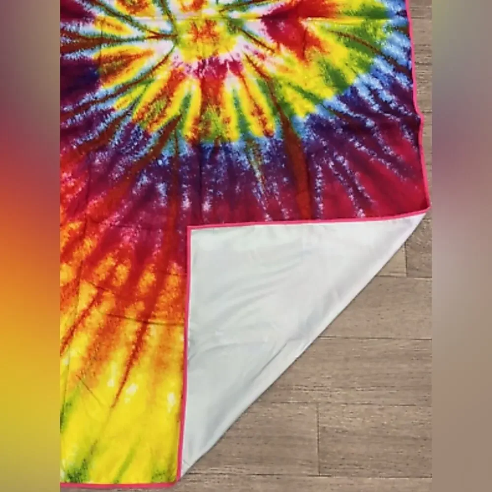 NWT! House of Clouds Tie Dye Sand Free Microfiber Beach Towel